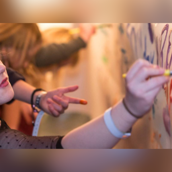 children painting